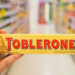 Kent Gıda İsviçre’den ithal ettiği Toblerone Sütlü çikolatalarını içinde plastik madde çıktığı gerekçesiyle geri çağırdı