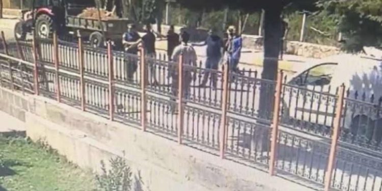 AKP ilçe liderinin akrabaları belediye çalışanını darbetti!