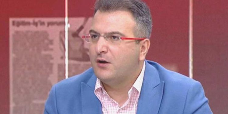 AKP’li Cem Küçük açıkladı: Öğrencilere özel vergisiz telefon modelleri