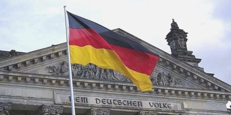 Alman hükümeti, ikili vatandaşlık imkânını herkese tanıyacak yasa tasarısını onayladı