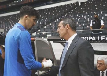 Altay Bayındır imza için İngiltere’ye uçtu