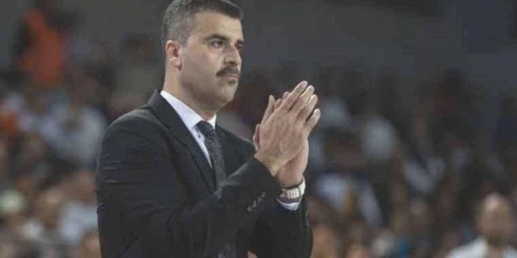 Anadolu Efes Başantrenörü Fazilet Can’dan Larkin’e takviye
