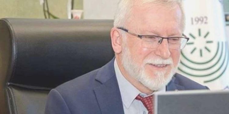 Atatürk’ün yerine kendi fotoğrafını koydu!