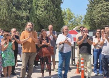Barış Akademisyeni Aydın Arı Dokuz Eylülü Üniversitesi’ne geri döndü