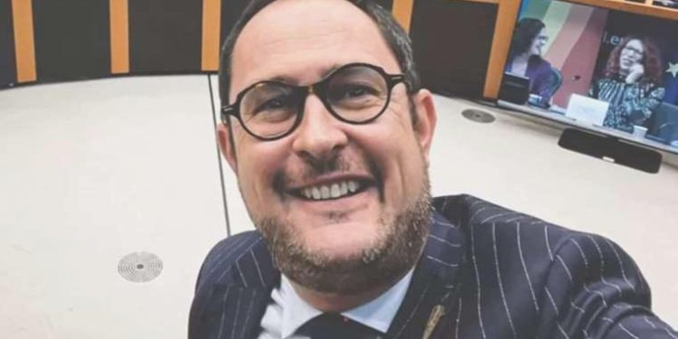 Belçika Adalet Bakanı’nın konukları polis minibüsüne işedi, savcılık ‘hakaret soruşturması’ başlattı