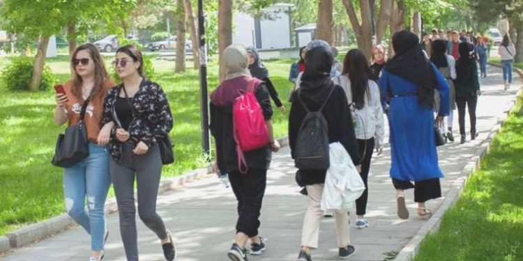 Bunlara sakın kanmayın: ‘Yurt dışına üniversite imkanı’ diyerek dolandırıyorlar!