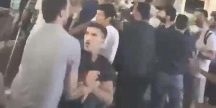 Bursa’da iki küme ortasında yumruklu, sandalyeli kavga!