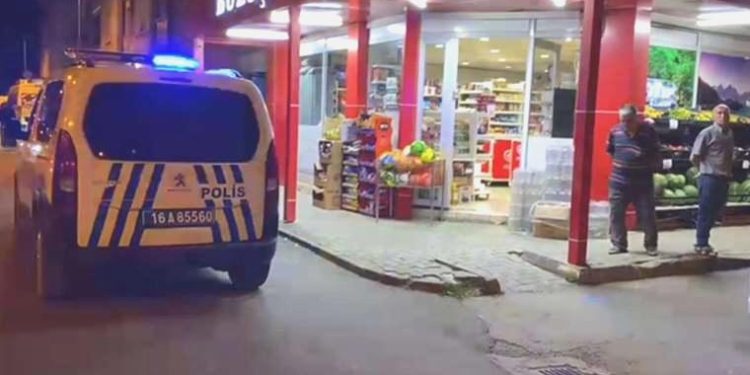 Bursa’da sokak ortasında silahlı taarruz: Yaralı halde markete sığındı
