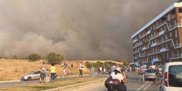 Çanakkale’de yangın nerede çıktı? Hangi köyler boşaltıldı? Çanakkale’de hangi yollar trafiğe kapatıldı? Çanakkale yangınında son durum….