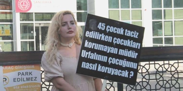 Cinsel istismara karşı tek başına hareket yapan Çetiner, Cumhuriyet’e konuştu: ‘Beni ve çocuklarınızı yalnız bırakmayın’