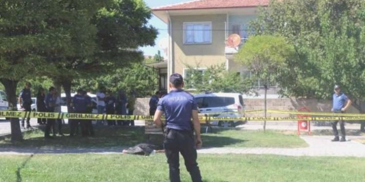 Çocuk parkındaki bankta meyyit bulundu: Soruşturma başlatıldı!