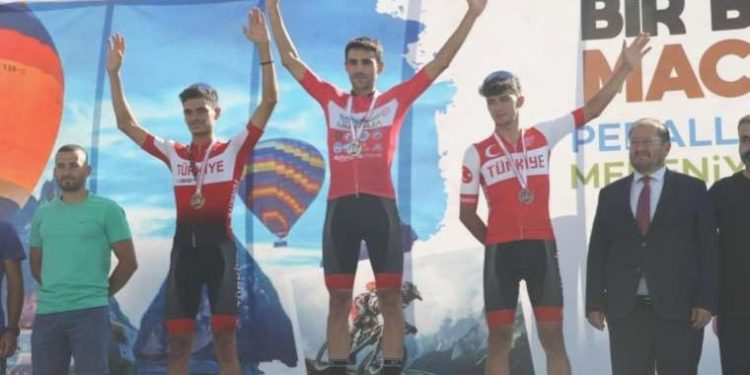 Çocukluk hobisini profesyonel hale getiren Furkan Akçam, şampiyonalara damga vurdu