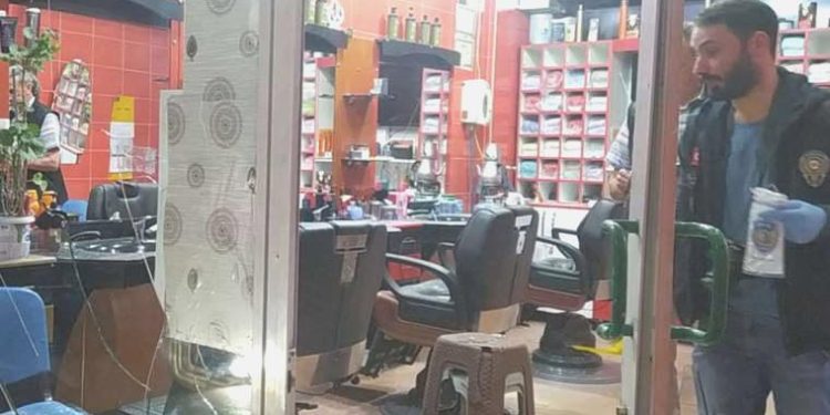 Çorum’da silahlı akın: Kuaför dükkanını kurşunlandılar!