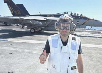 Damat Selçuk Bayraktar ‘davet’ üzerine USS Gerald R. Ford uçak gemisinde