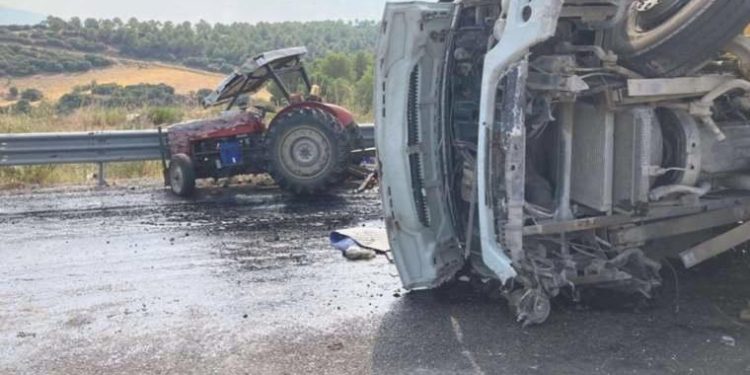 Devrilen kamyon, traktörü sürükledi: 1 meyyit, 4 yaralı