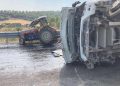 Devrilen kamyon, traktörü sürükledi: 1 meyyit, 4 yaralı