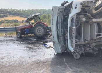 Devrilen kamyon, traktörü sürükledi: 1 meyyit, 4 yaralı