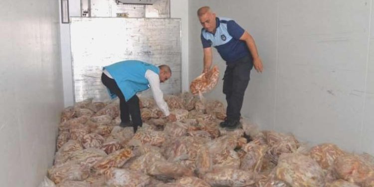Diyarbakır’da skandal manzaralar… TIR’da 5 ton kaçak et ve sakatat yakalandı!