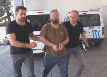 Dolmuş derneği binasını yakmaya kalkıştı