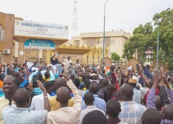 ECOWAS’tan askeri müdahale sinyali: Geçiş hükümetini reddediyoruz