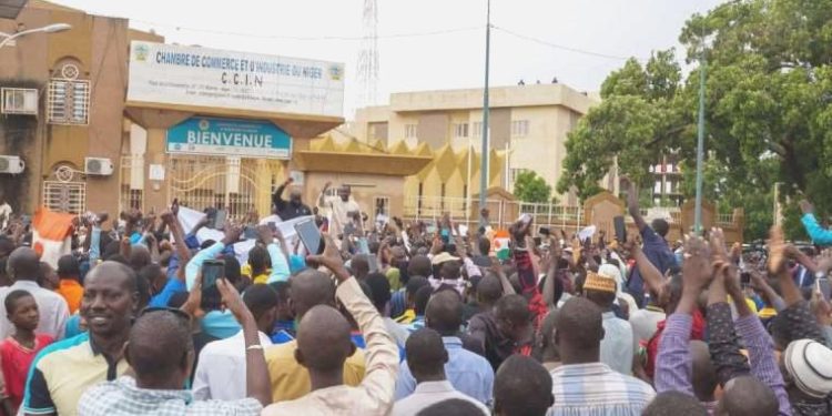 ECOWAS’tan askeri müdahale sinyali: Geçiş hükümetini reddediyoruz