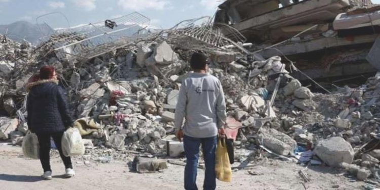 Eczacılar Vakfı, depremzede öğrenciler için burs kampanyası başlattı