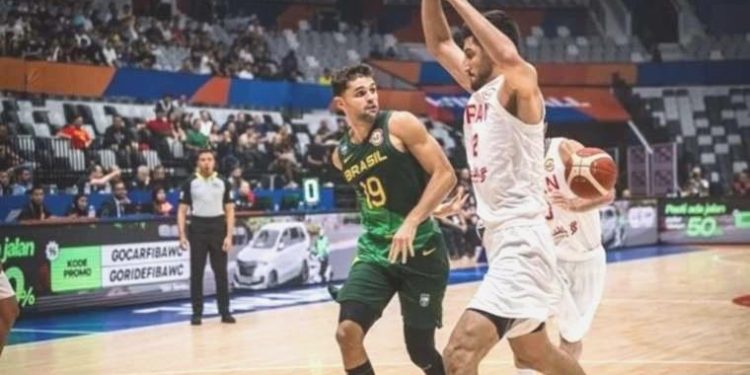 Fenerbahçe Beko’ya yeni transferinden berbat haber: Sahayı sedyeyle terk etti