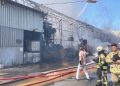 Gebze’de boya fabrikasında yangın