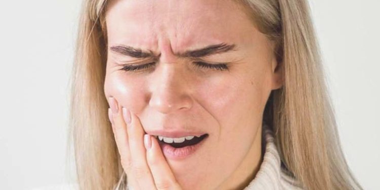 Göründüğünden büyük bir sorun: Diş çürükleri