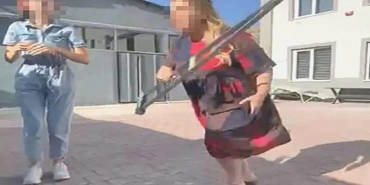 Hacze gelen avukatı darbetmekle suçlanan fabrika sahibi, isimli denetimle hür