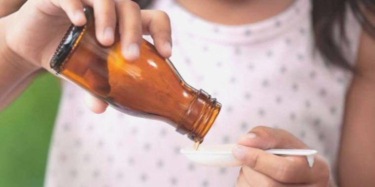 Hint üretimi öksürük şurubunu içen 80’den fazla çocuk öldü, yastaki aileler nasıl uğraş ediyor?