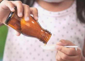 Hint üretimi öksürük şurubunu içen 80’den fazla çocuk öldü, yastaki aileler nasıl uğraş ediyor?