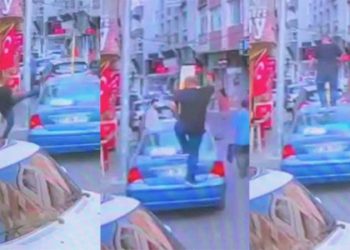 Hırsını alamadı… Hengame ettiği kişinin arabasına yumruk ve tekmeyle saldırdı!