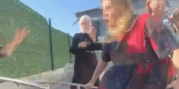 İmajlar kameraya yansıdı: İşverenden hacze gelen avukata koltuk değnekli akın