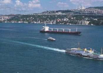 İstanbul Boğazı’nda gemi trafiği açıldı