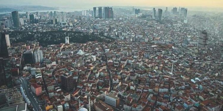İstanbul’da yüz binlerce bina risk altında: 7 ili etkileyecek…