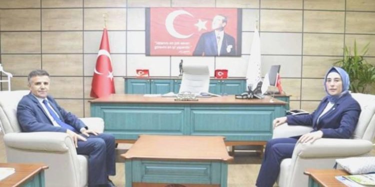 İstenmeyen müdüre ‘tebrik’ ziyareti: AKP’li vekil gizledi, Ulusal Eğitim Müdürlüğü kaldırdı