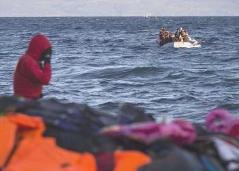 İzmir açıklarında 22 sistemsiz göçmen kurtarıldı