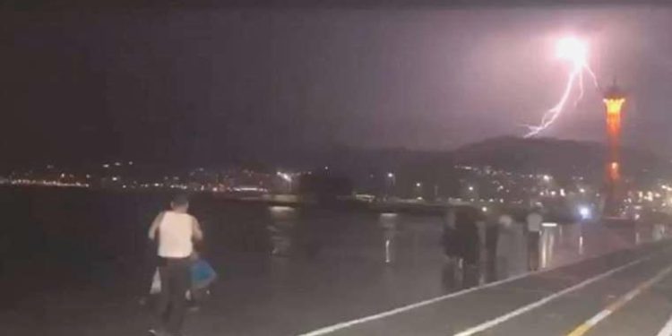 İzmir’de sağanak tesirli oldu