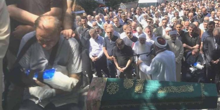Kadıköy’deki yangında balkondan atlamıştı… Hatice Arslan son seyahatine uğurlandı