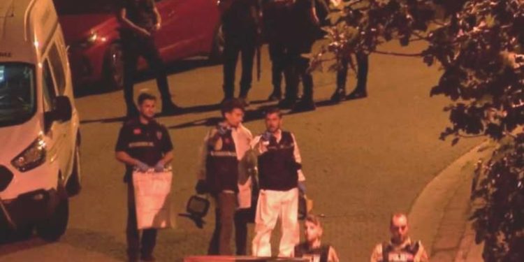 Kağıthane’de uyuşturucu operasyonunda çatışma çıktı: 2’si polis 3 kişi yaralandı, 1 saldırgan öldü