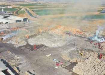 Kahramanmaraş’taki geri dönüşüm fabrikasında korkutan yangın: Patlama sesleri duyuldu!