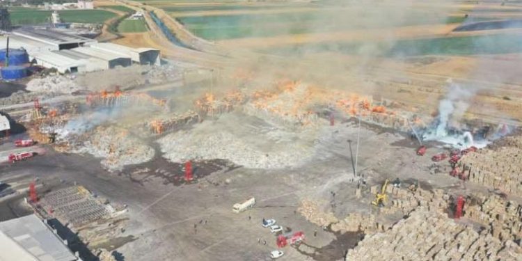 Kahramanmaraş’taki geri dönüşüm fabrikasında korkutan yangın: Patlama sesleri duyuldu!