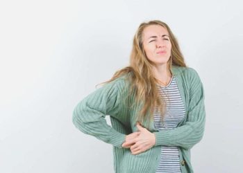 Kederden şiştiğini düşündü: Karnından 5,5 kilogramlık kitle çıkarıldı!