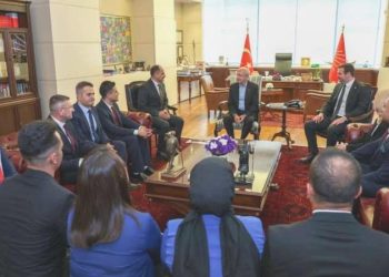 Kılıçdaroğlu, Atanamayan Uzman Çavuşlar Derneği ile bir ortaya geldi