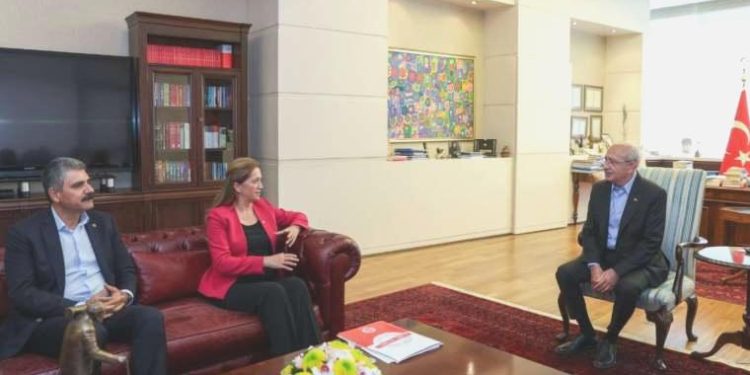 Kılıçdaroğlu DİSK Genel Lideri Dilek Çerkezoğlu ile bir ortaya geldi!