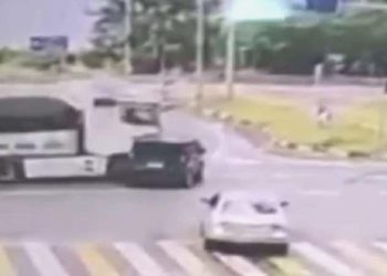 Kırmızı ışık ihlali yapan TIR şoförü faciaya neden oldu: 2 kişi hayatını kaybetti!