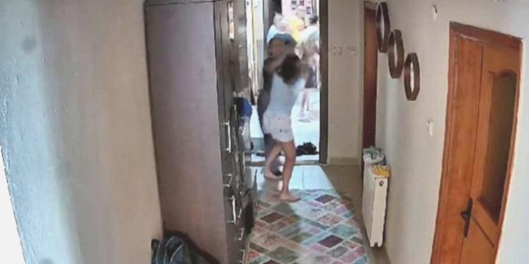 Konut sahibi ve kiracı ortasındaki uyuşmazlık arbedeye dönüştü: ‘Apartmanı ayağa kaldırdı’