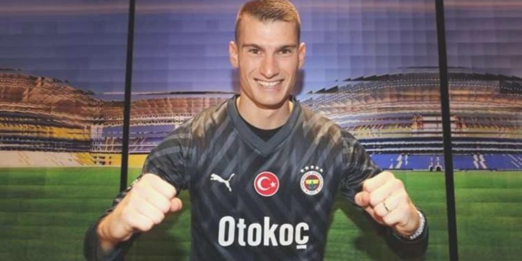 Livakovic transferinin perde ardı: ‘Sözünü tuttu, Fenerbahçe’ye imza attı’