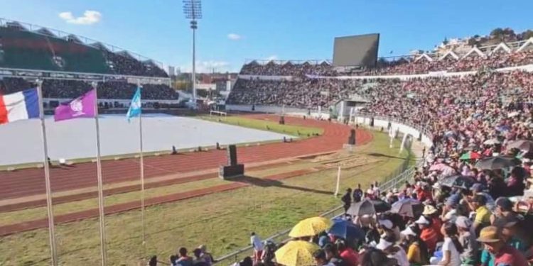 Madagaskar’daki bir stadyumda izdiham çıktı